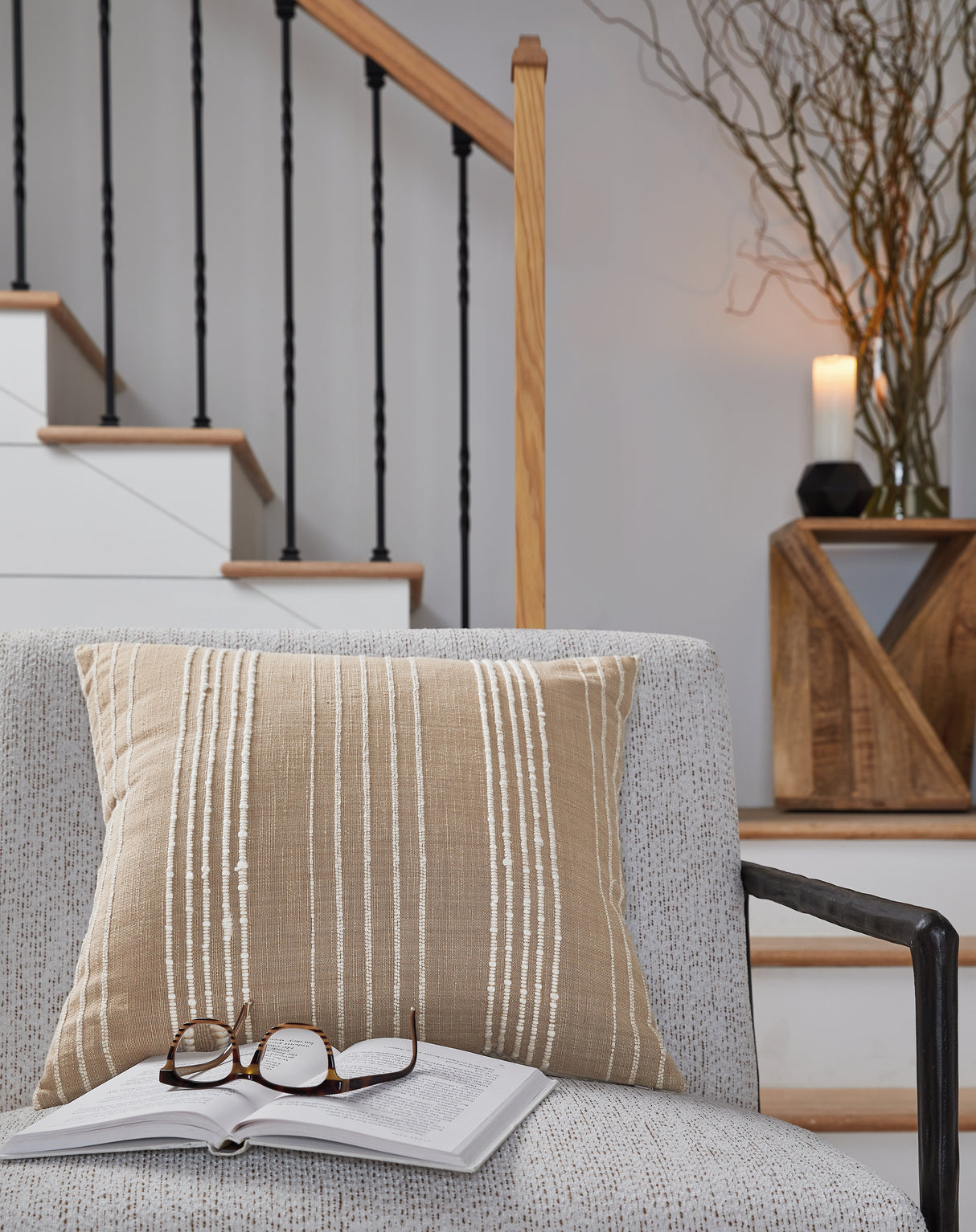 Nashville Furniture Outlets - Ashley Furniture - Benbert Pillows - Pillow (4/CS) / Tan/White - A1000958