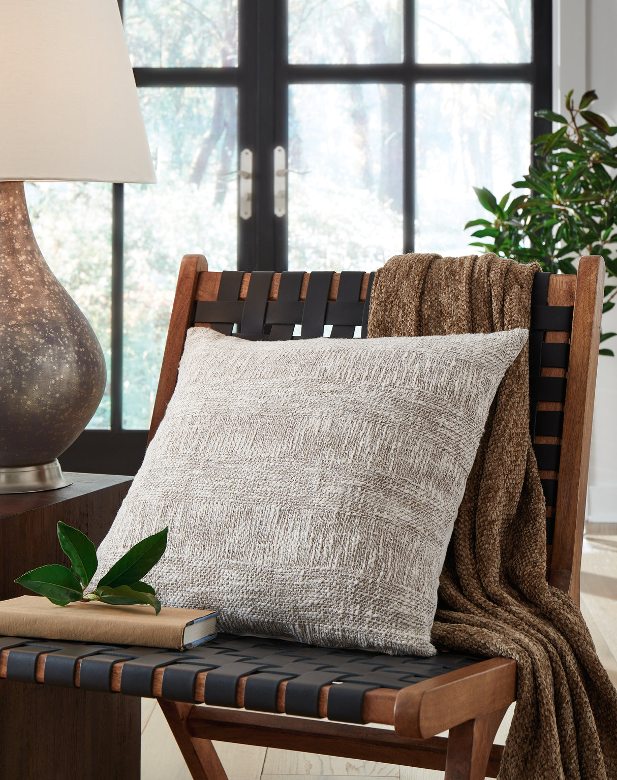 Nashville Furniture Outlets - Ashley Furniture - Carddon Pillows - Pillow (4/CS) / Brown/White - A1000971