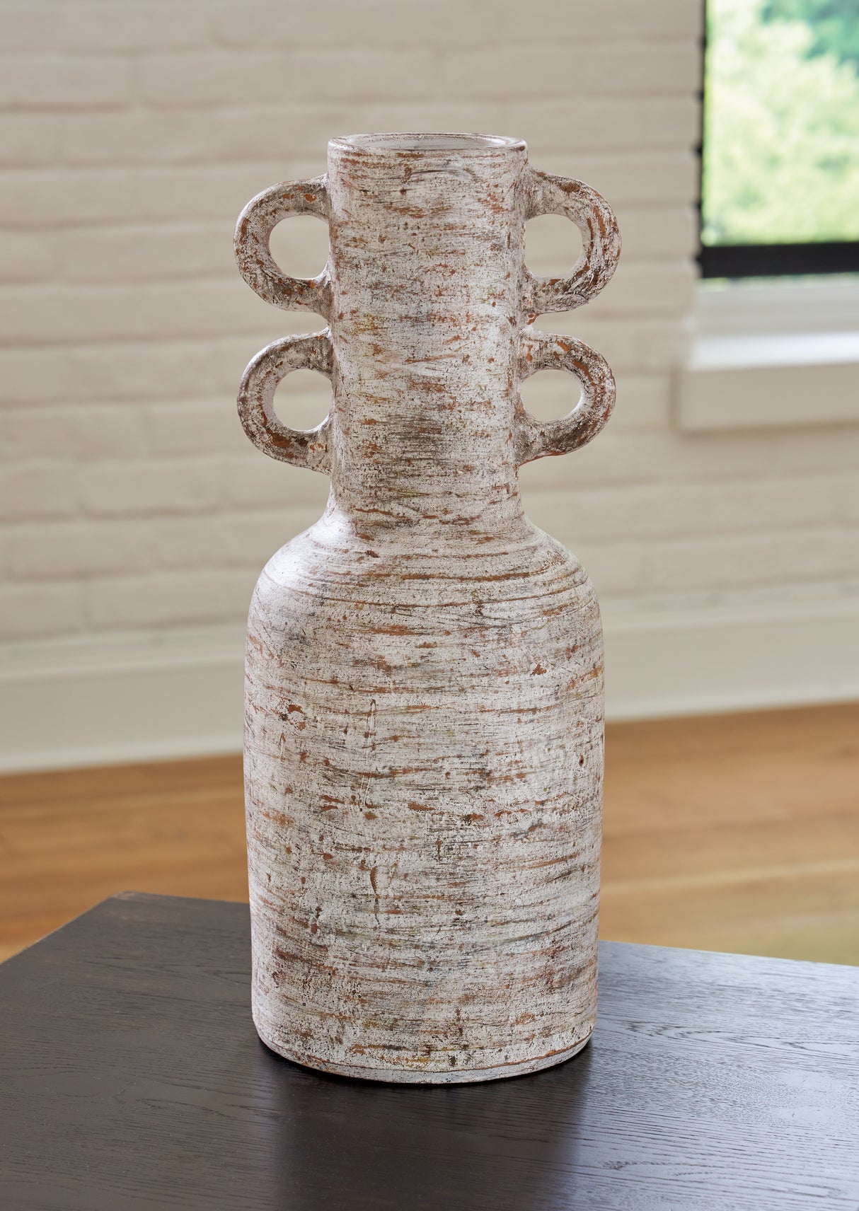 Nashville Furniture Outlets - Ashley Furniture - Wellbridge Vase - Vase / Distressed White - A2000609