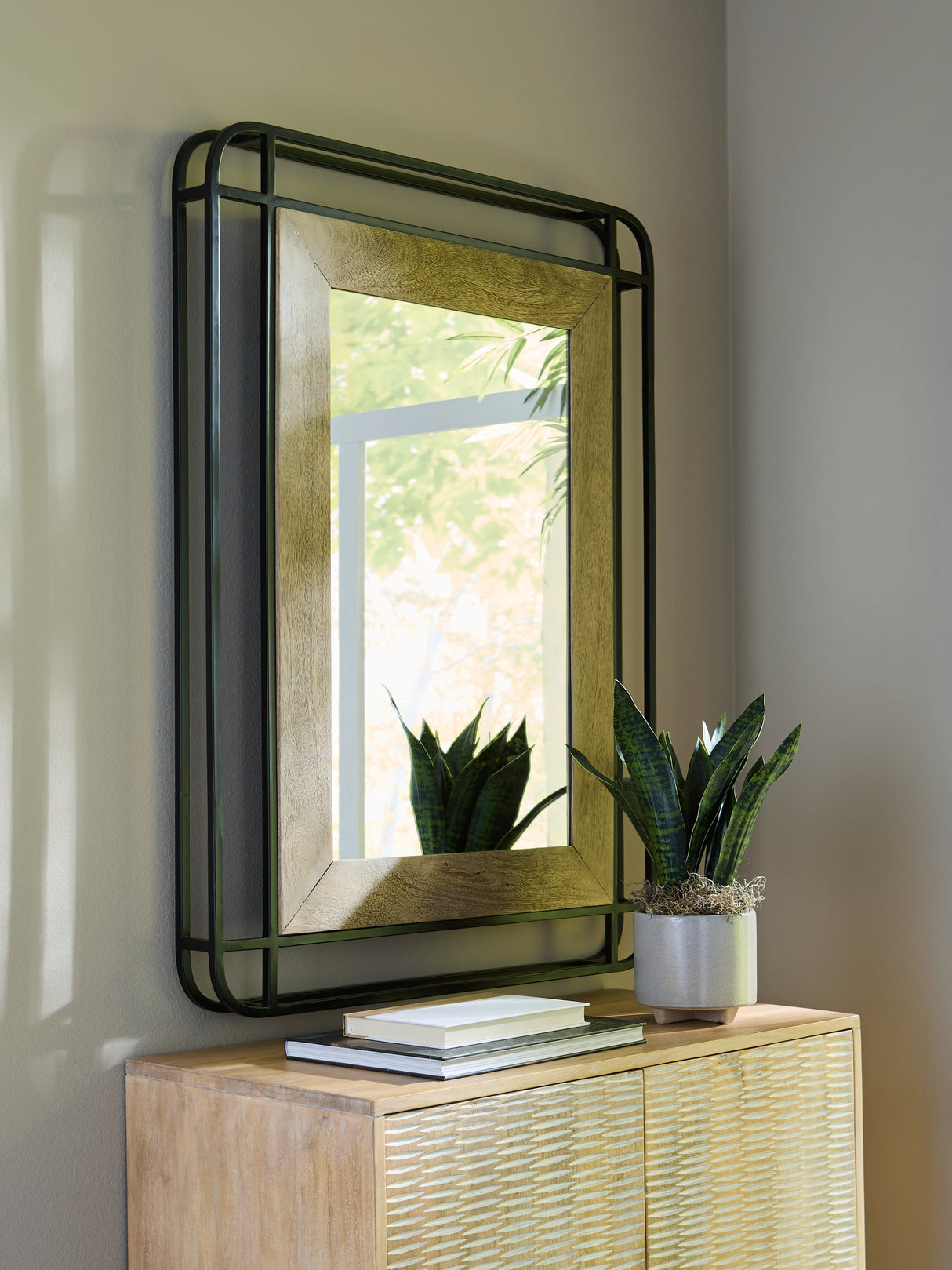 Nashville Furniture Outlets - Ashley Furniture - Beelman Mirror - Accent Mirror / Black/Brown - A8010409