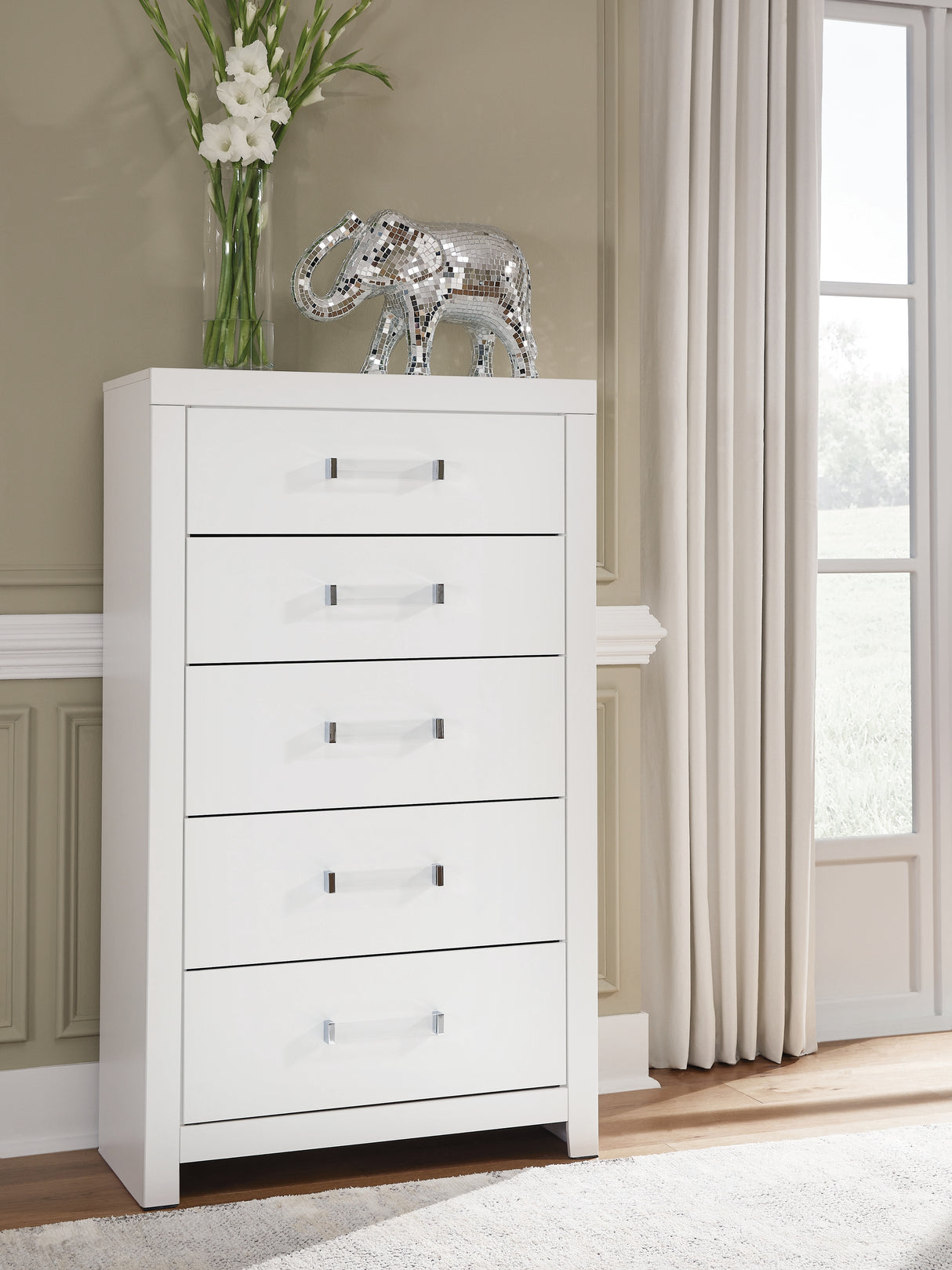 Nashville Furniture Outlets - Ashley Furniture - Maeling Bedroom - Five Drawer Chest / White - PCB1119-46