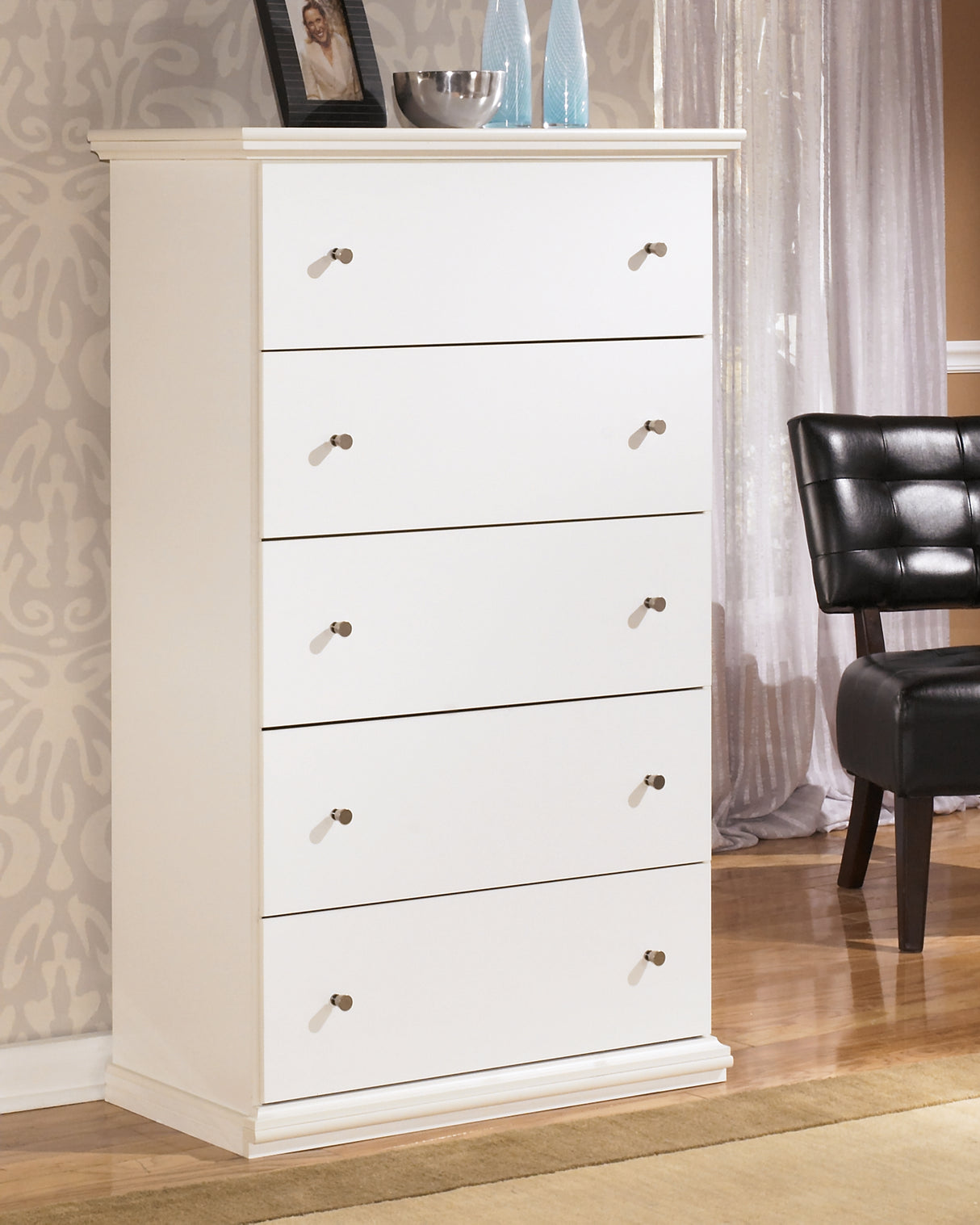 Nashville Furniture Outlets - Ashley Furniture - Bostwick Shoals Bedroom - Five Drawer Chest / White - B139-46