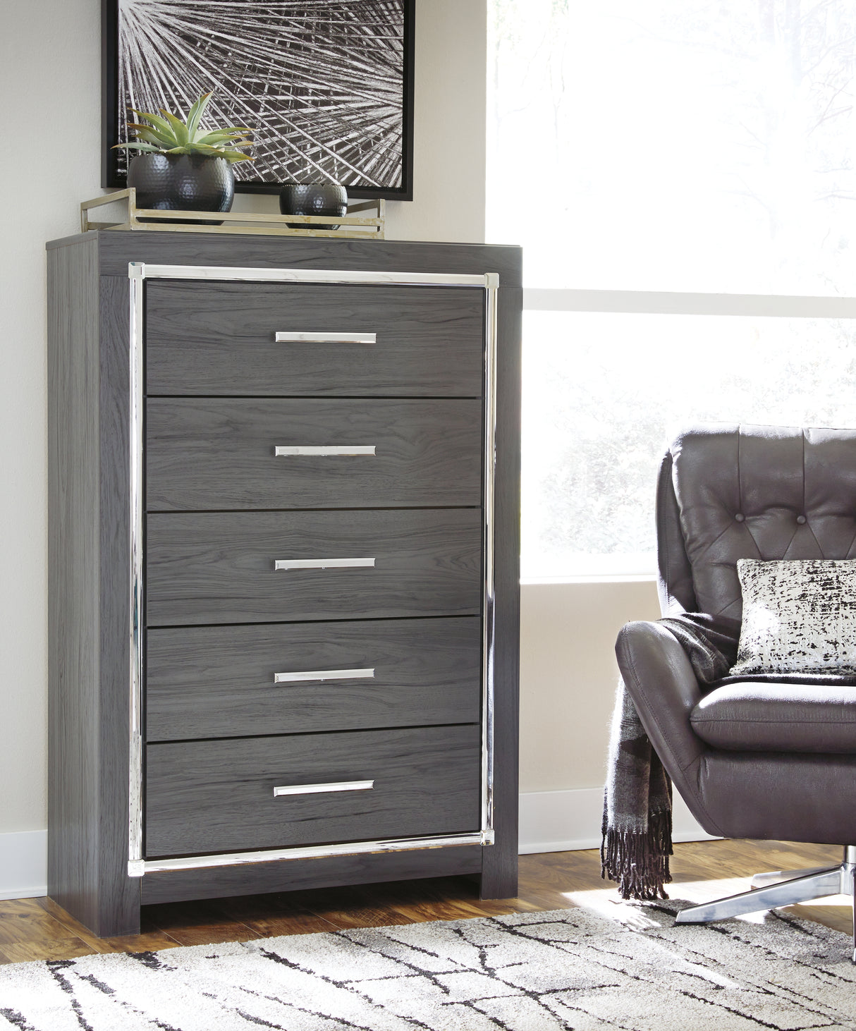 Nashville Furniture Outlets - Ashley Furniture - Lodanna Bedroom - Five Drawer Chest / Gray - B214-46