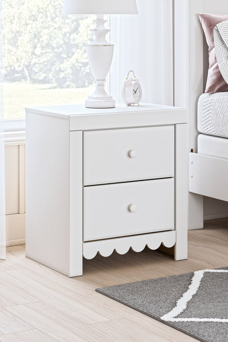 Nashville Furniture Outlets - Ashley Furniture - Mollviney Bedroom - Five Drawer Chest / White - B2540-46