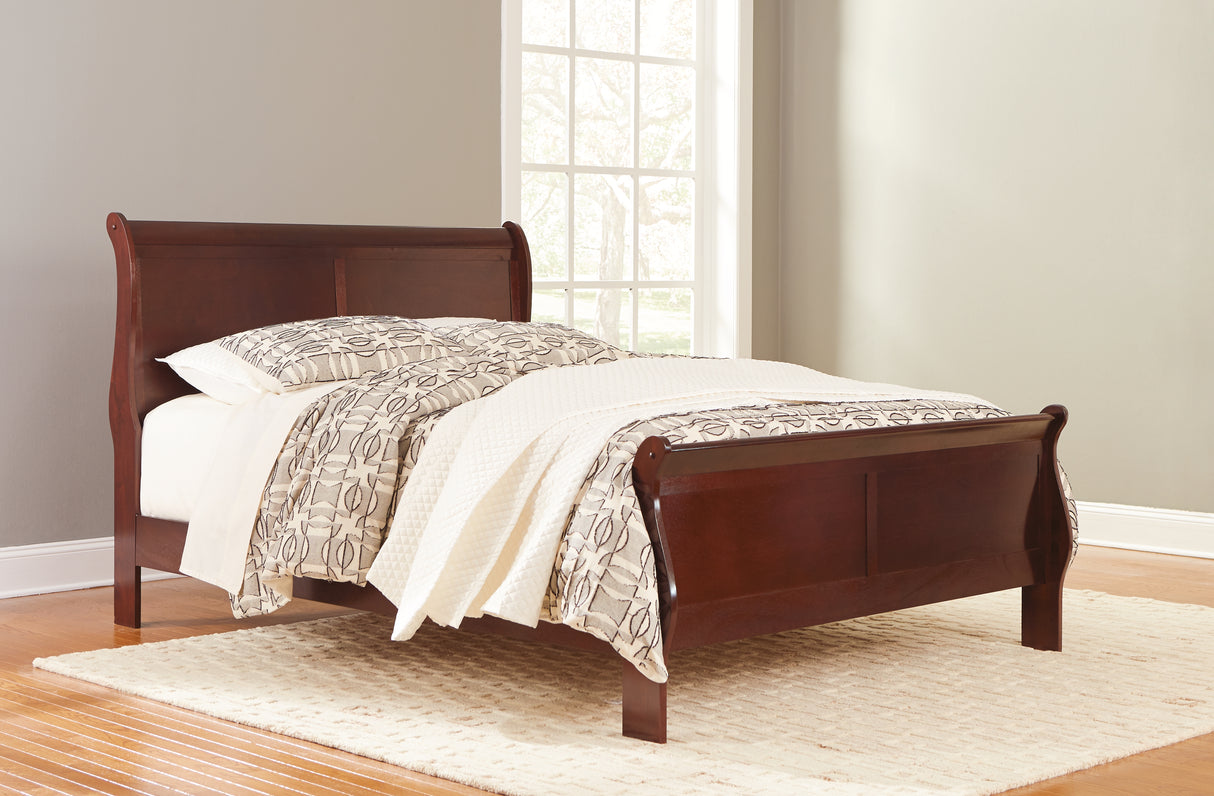Nashville Furniture Outlets - Ashley Furniture - Alisdair Bedroom - Queen Sleigh Bed / Reddish Brown - B376B2