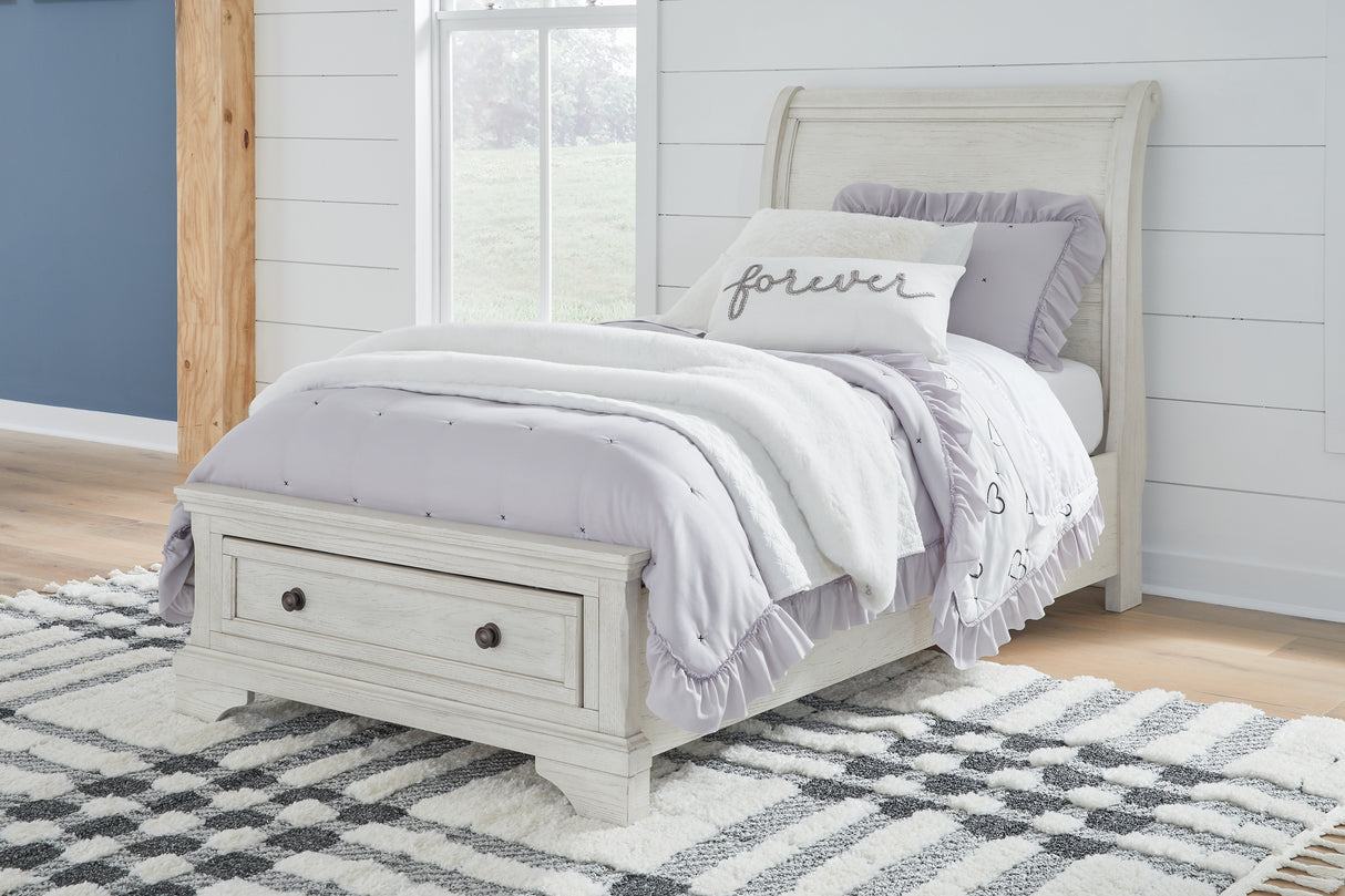 Nashville Furniture Outlets - Ashley Furniture - Robbinsdale Bedroom - Twin Sleigh Storage Bed / Antique White - B742B12