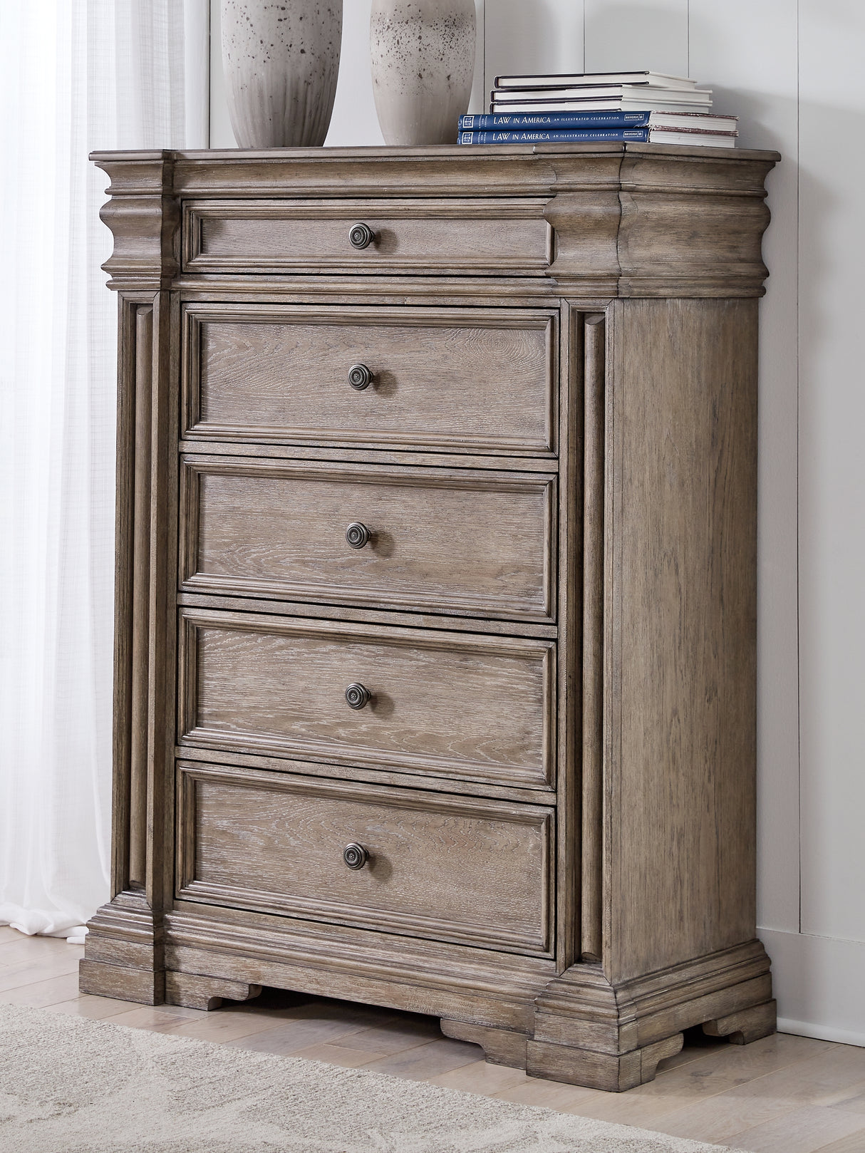 Nashville Furniture Outlets - Ashley Furniture - Blairhurst Bedroom - Five Drawer Chest / Light Grayish Brown - B916-46
