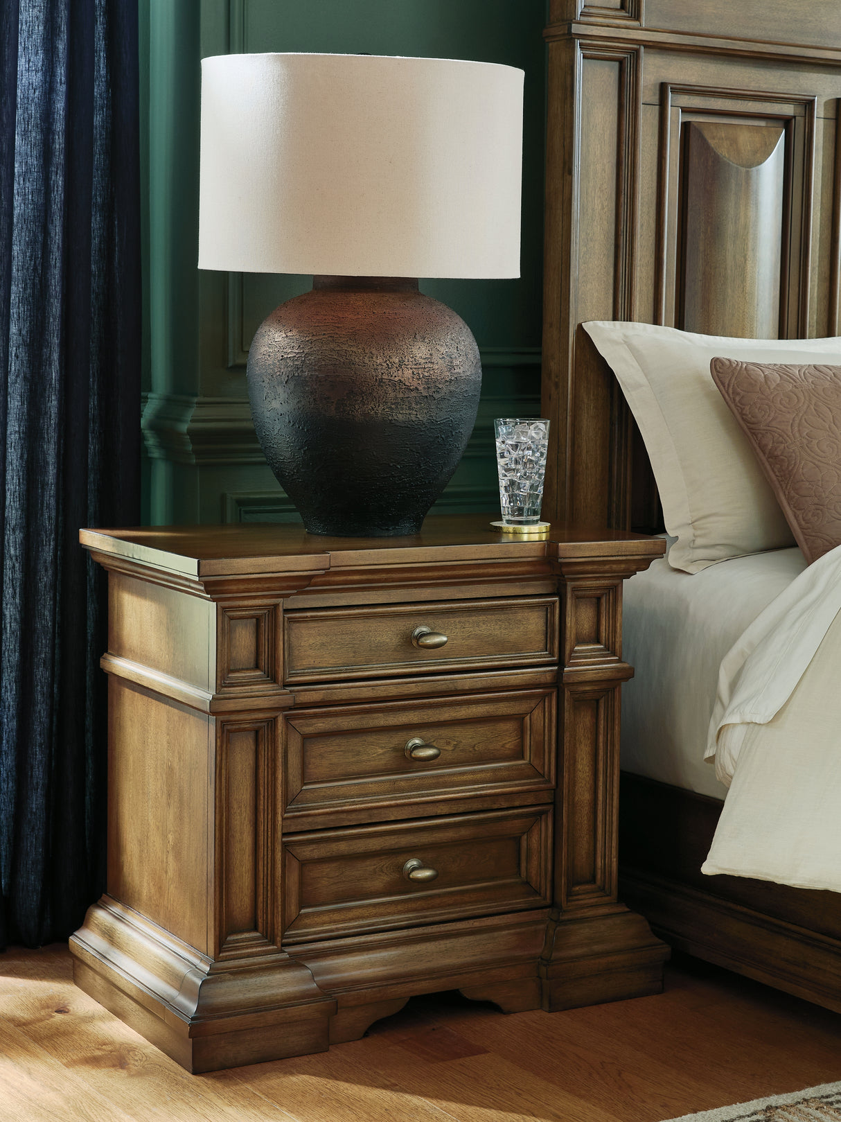 Nashville Furniture Outlets - Ashley Furniture - Frantanna Bedroom - Three Drawer Night Stand / Brown - PCB949-93