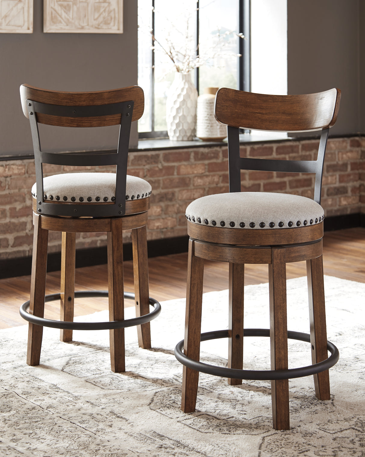 Nashville Furniture Outlets - Ashley Furniture - Valebeck Dining Room - UPH Swivel Barstool (1/CN) / Brown - D546-424