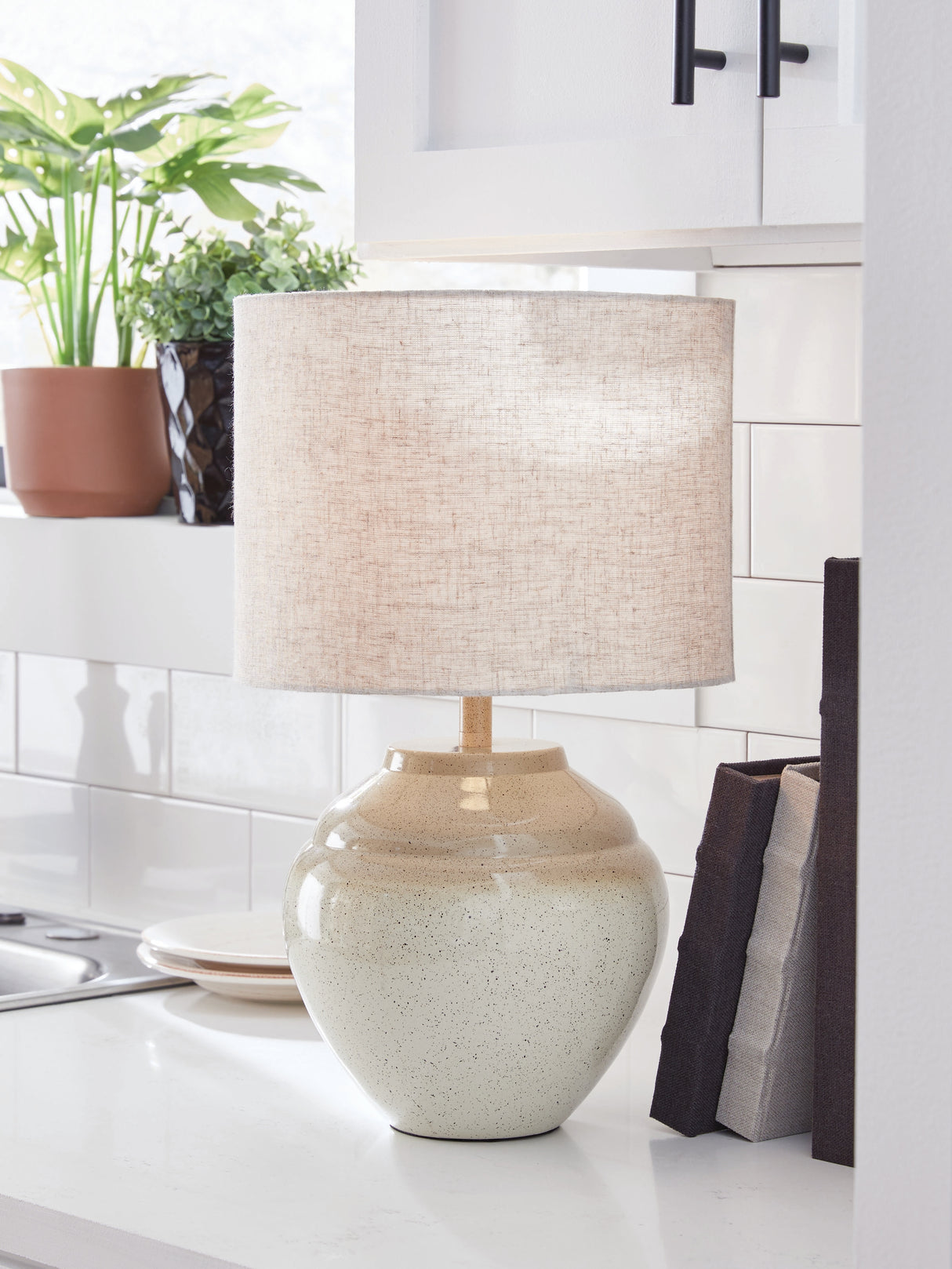 Nashville Furniture Outlets - Ashley Furniture - Waldish Lighting - Metal Table Lamp (1/CN) / Cream/Beige - L200204
