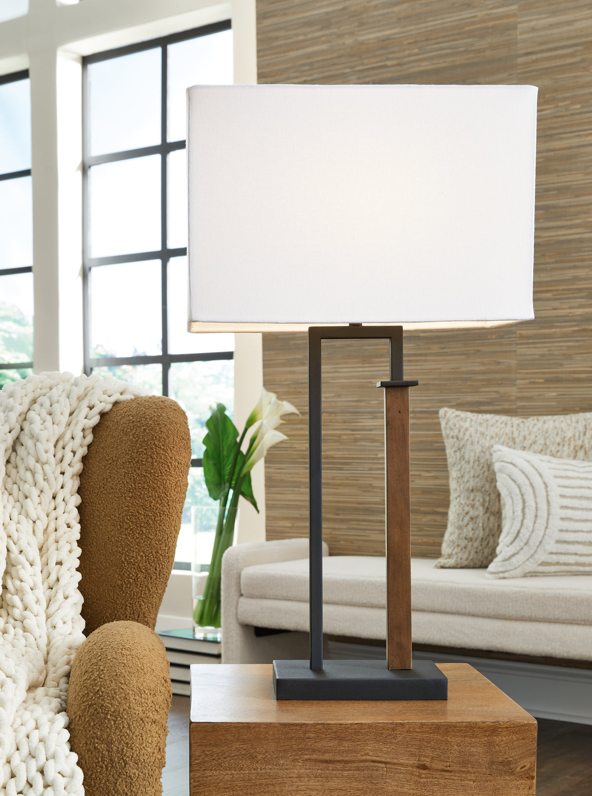 Nashville Furniture Outlets - Ashley Furniture - Voslen Lighting - Metal Table Lamp (Set of 2) / Black/Brown - L204554
