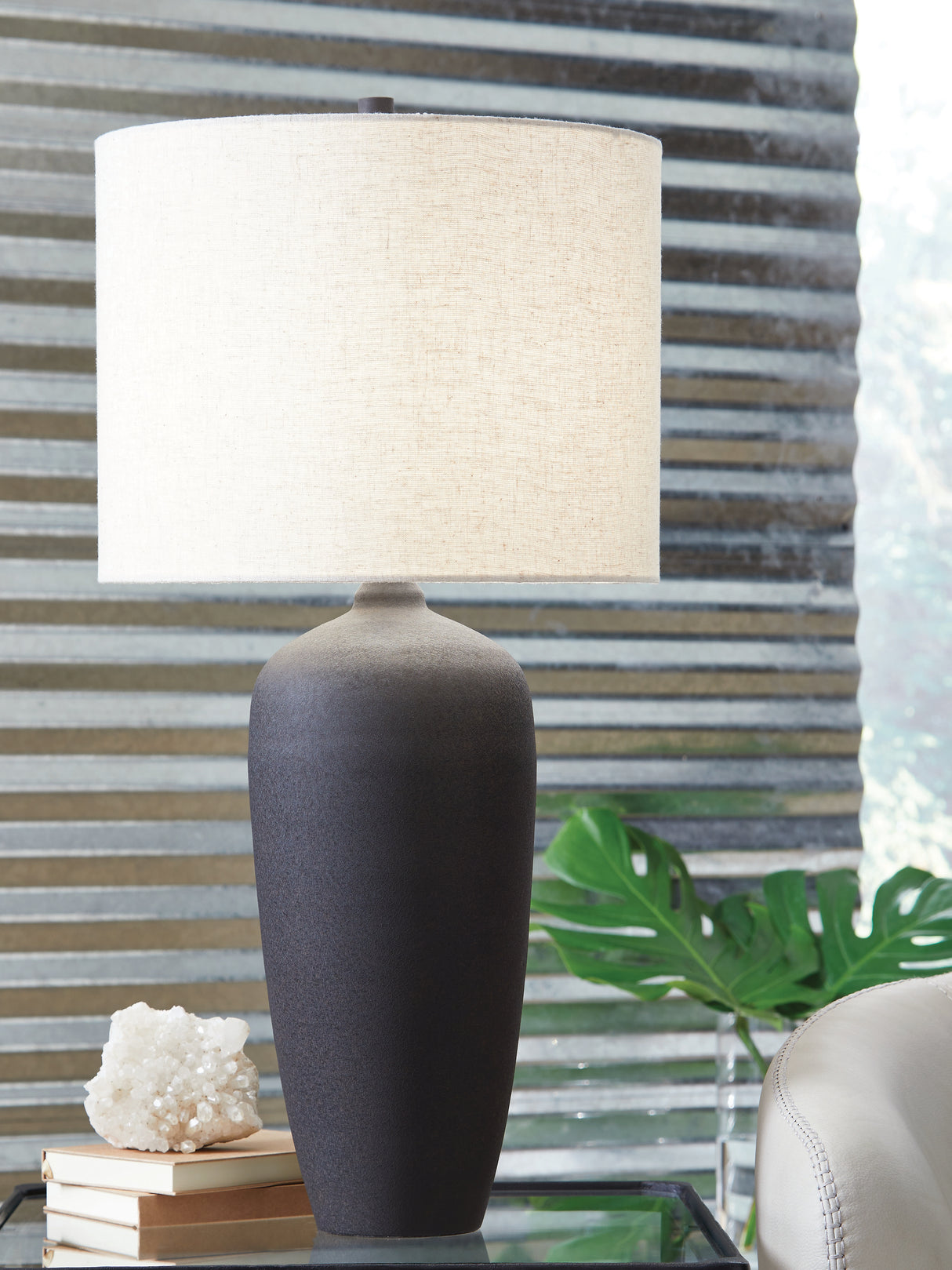 Nashville Furniture Outlets - Ashley Furniture - Ryenburg Lighting - Metal Table Lamp (1/CN) / Black - L207584