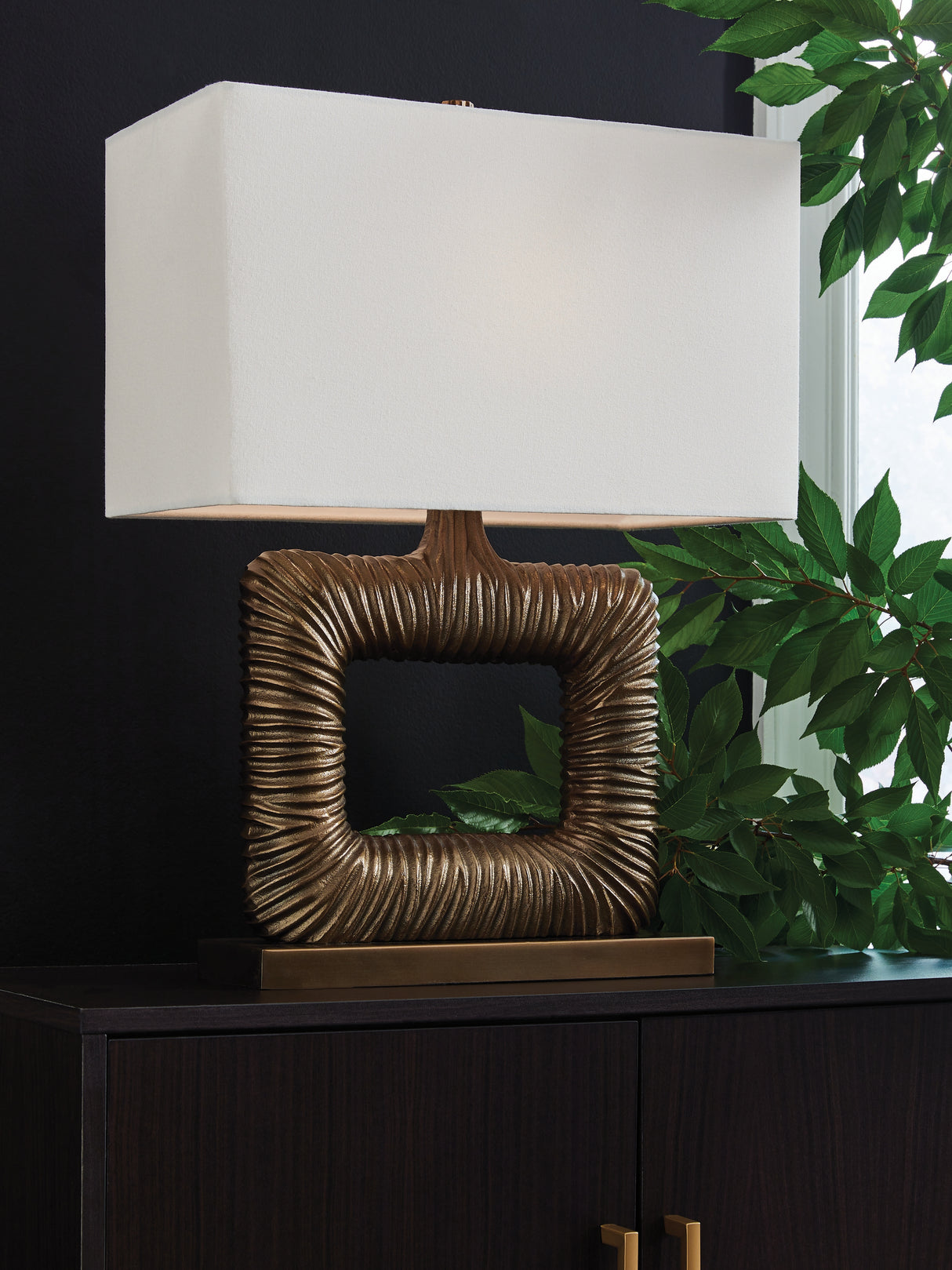 Nashville Furniture Outlets - Ashley Furniture - Garronby Lighting - Metal Table Lamp (1/CN) / Antique Brass Finish - L207604