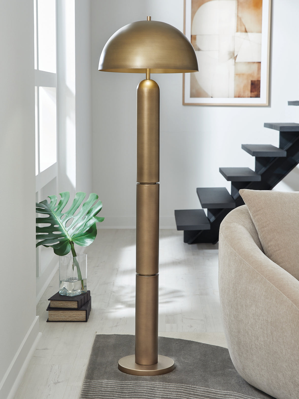 Nashville Furniture Outlets - Ashley Furniture - Wendfield Lighting - Metal Floor Lamp (1/CN) / Antique Gold Finish - L208511