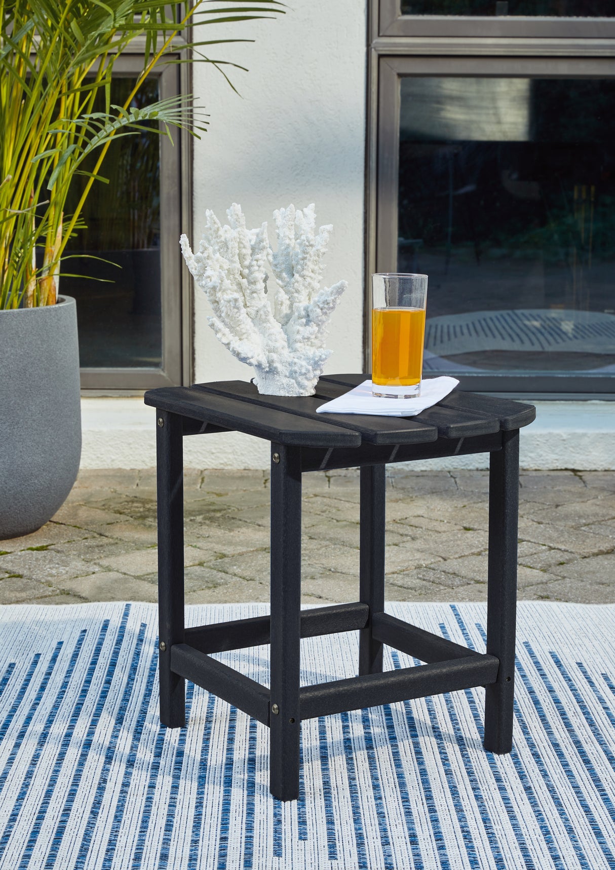 Nashville Furniture Outlets - Ashley Furniture - Sundown Treasure Outdoor - End Table / Black - P008-703