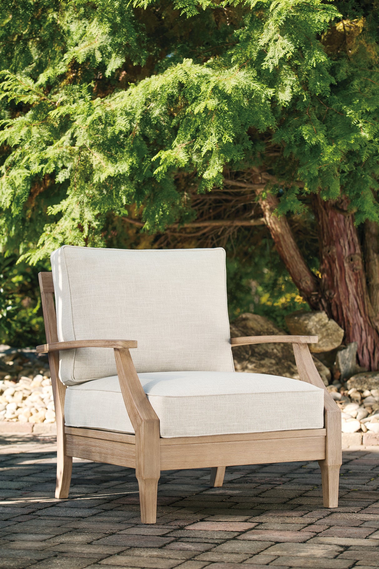 Nashville Furniture Outlets - Ashley Furniture - Carter Hall Outdoor - Lounge Chair w/Cushion (1/CN) / Beige - P601-820