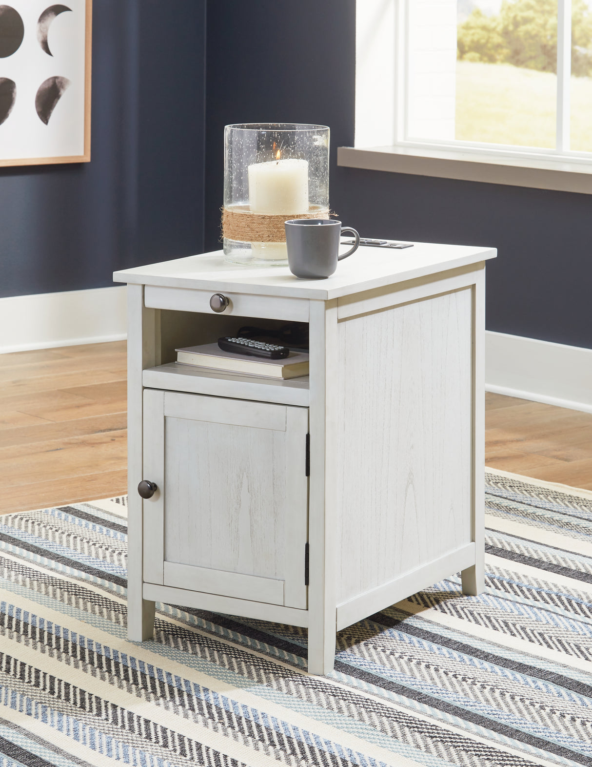 Nashville Furniture Outlets - Ashley Furniture - Treytown Chairside End Table - Chair Side End Table / Antique White - T300-517