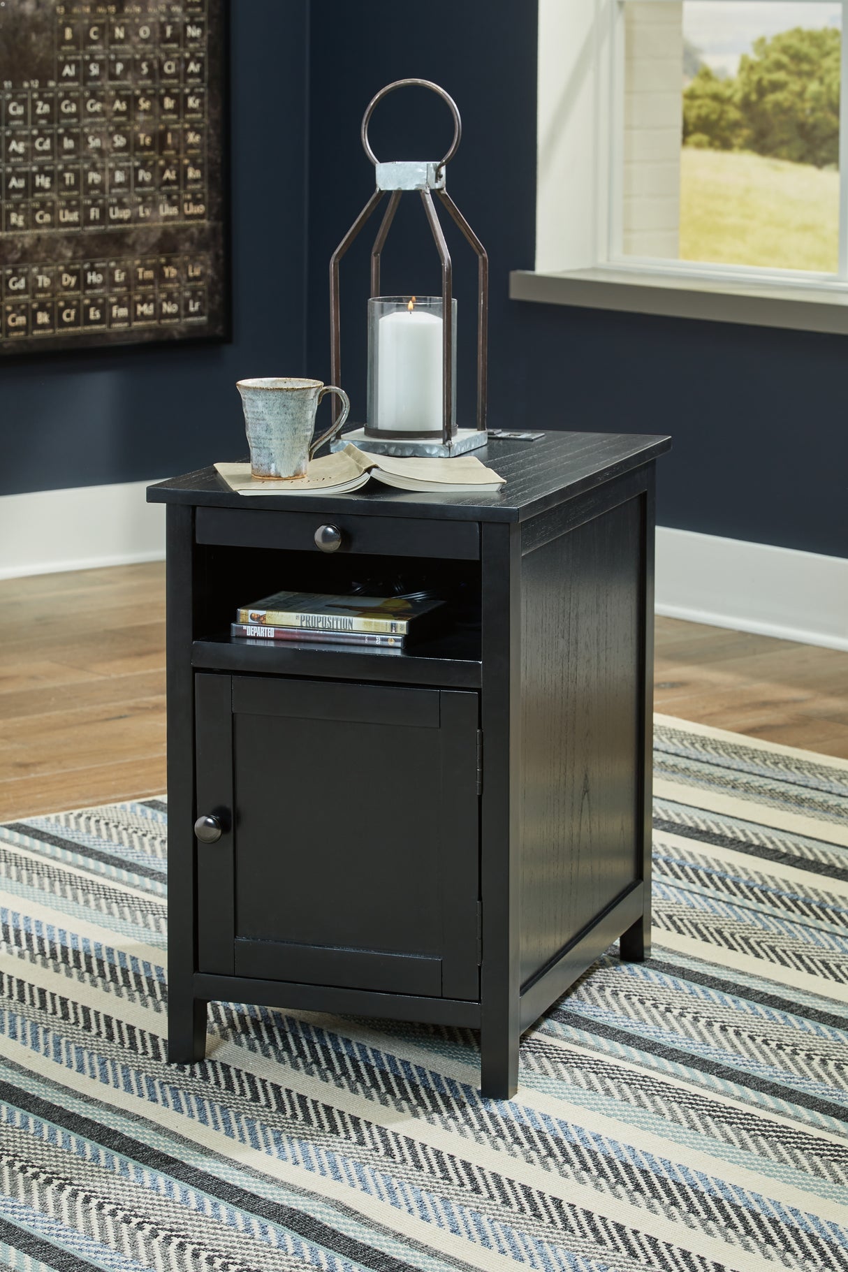 Nashville Furniture Outlets - Ashley Furniture - Treytown Chairside End Table - Chair Side End Table / Black - T300-617