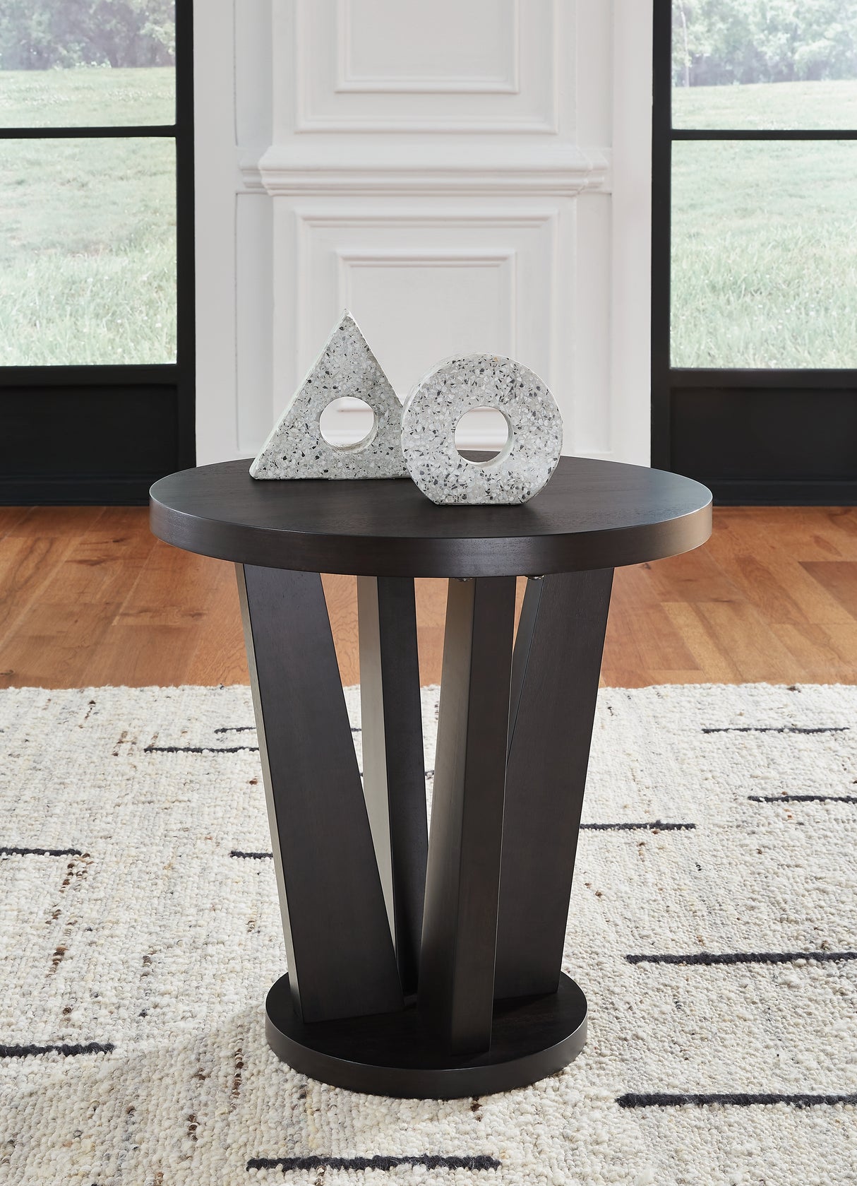 Nashville Furniture Outlets - Ashley Furniture - Chasinfield End Table - Round End Table / Dark Brown - T458-6