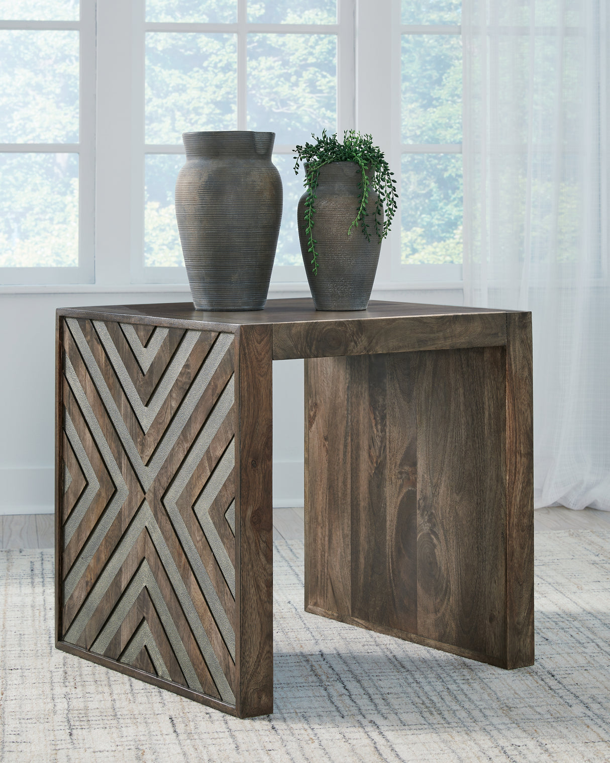 Nashville Furniture Outlets - Ashley Furniture - Dreggan End Table - Square End Table / Brown - T567-2