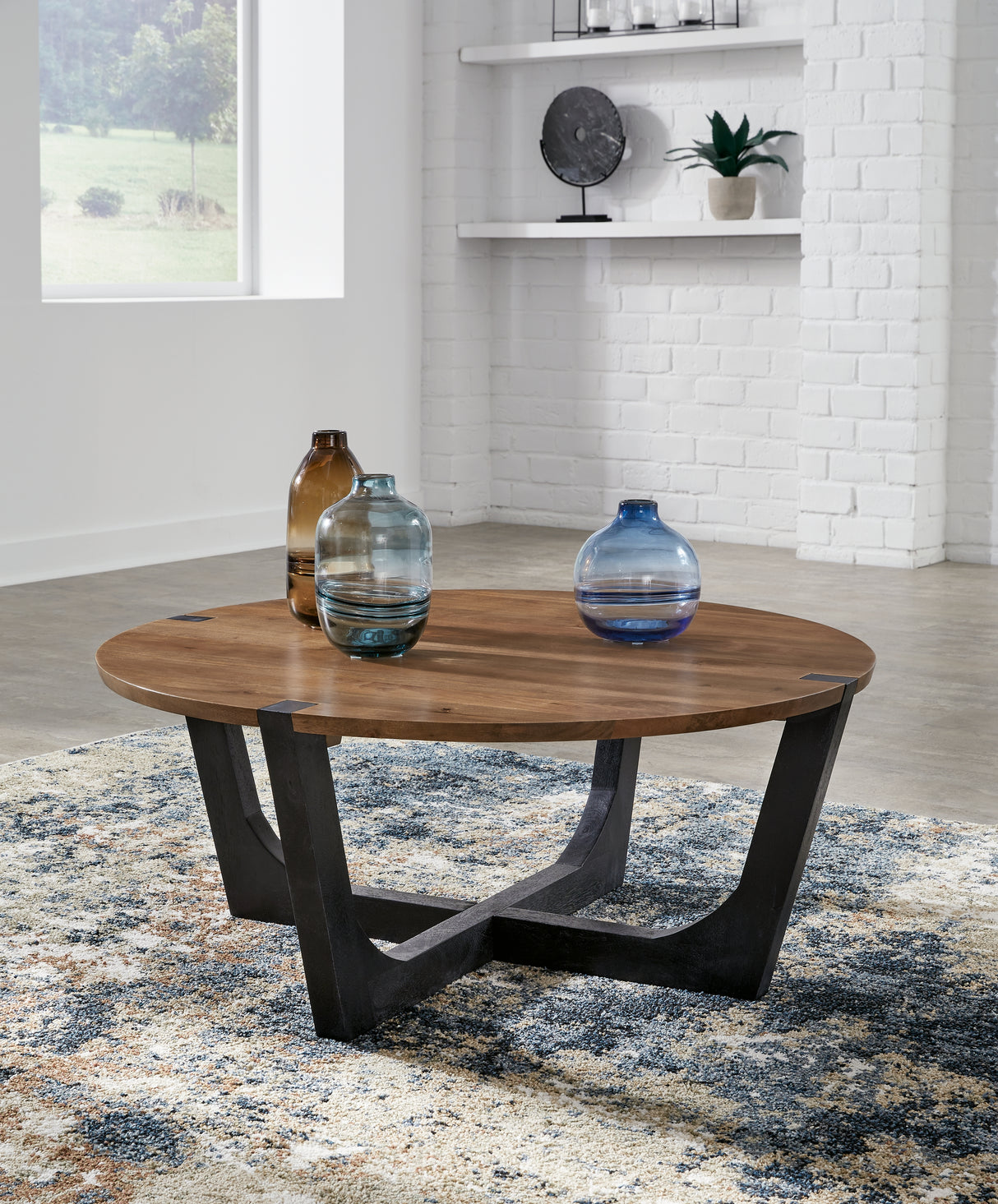 Nashville Furniture Outlets - Ashley Furniture - Hanneforth Coffee Table - Round Cocktail Table / Brown/Black - T726-8
