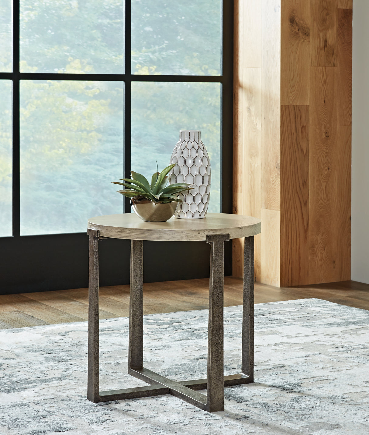 Nashville Furniture Outlets - Ashley Furniture - Dalenville End Table - Round End Table / Gray - T965-6