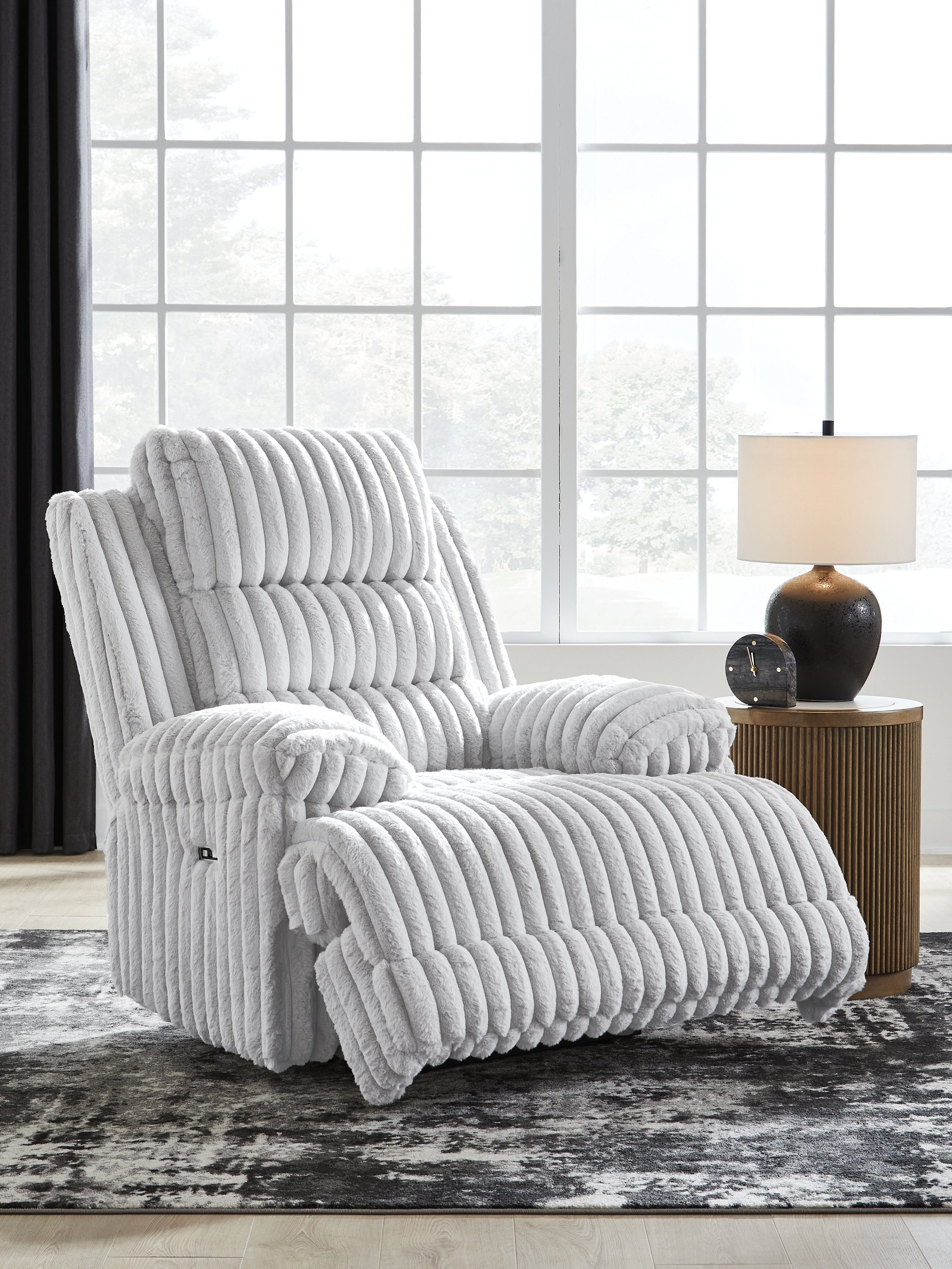 ミュージック Noah Krolikine - The White Lounge La-Z-Boy Living Room Quinault Power Reclining Loveseat with