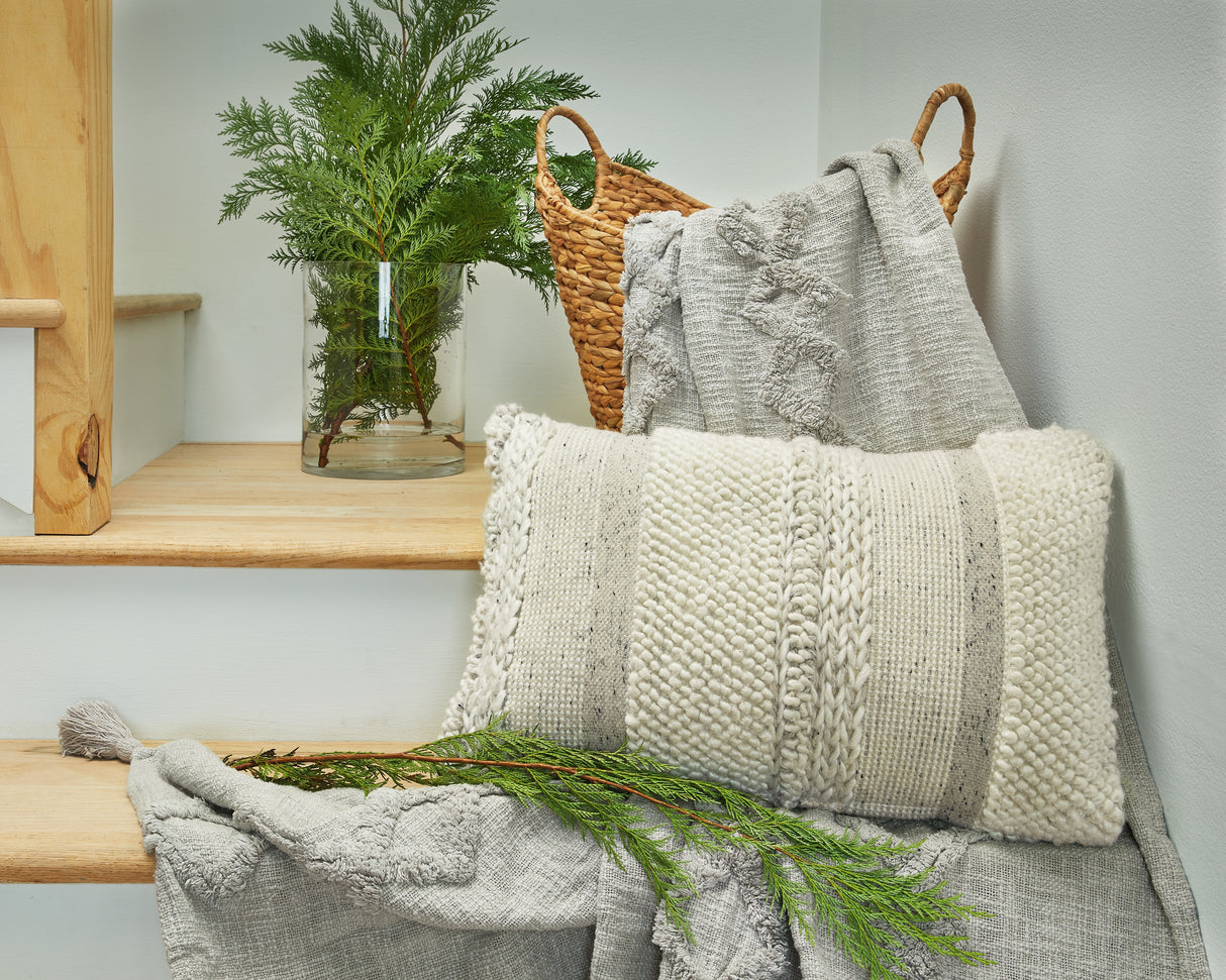 Nashville Furniture Outlets - Ashley Furniture - Standon Pillows - Pillow (4/CS) / Gray/White - A1001005