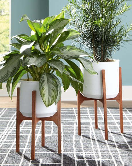 Nashville Furniture Outlets - Ashley Furniture - Dorcey Planter (Set of 2) - Planter Set (Set of 2) / White/Brown - A2000427