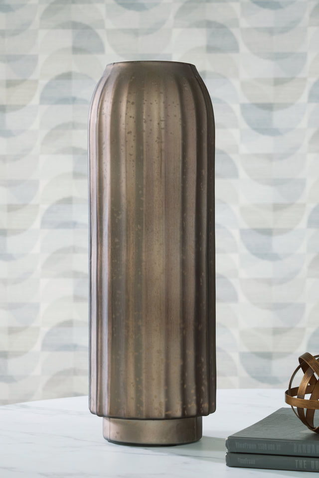 Nashville Furniture Outlets - Ashley Furniture - Briarcott Vase - Vase / Brown - A2000705