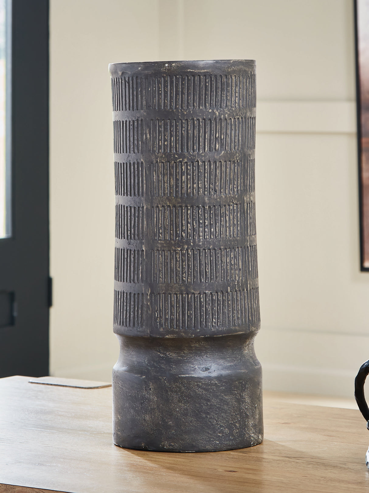 Nashville Furniture Outlets - Ashley Furniture - Beninworth Vase - Vase - A2000879