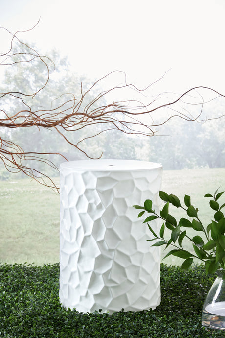 Nashville Furniture Outlets - Ashley Furniture - Jungrove Stool - Stool / White - A3000633