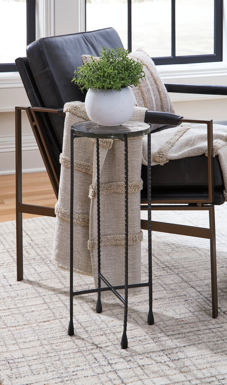 Nashville Furniture Outlets - Ashley Furniture - Newgoren Accent Table - Accent Table / Clear/Black - A4000631