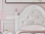 Kozlani Bedroom