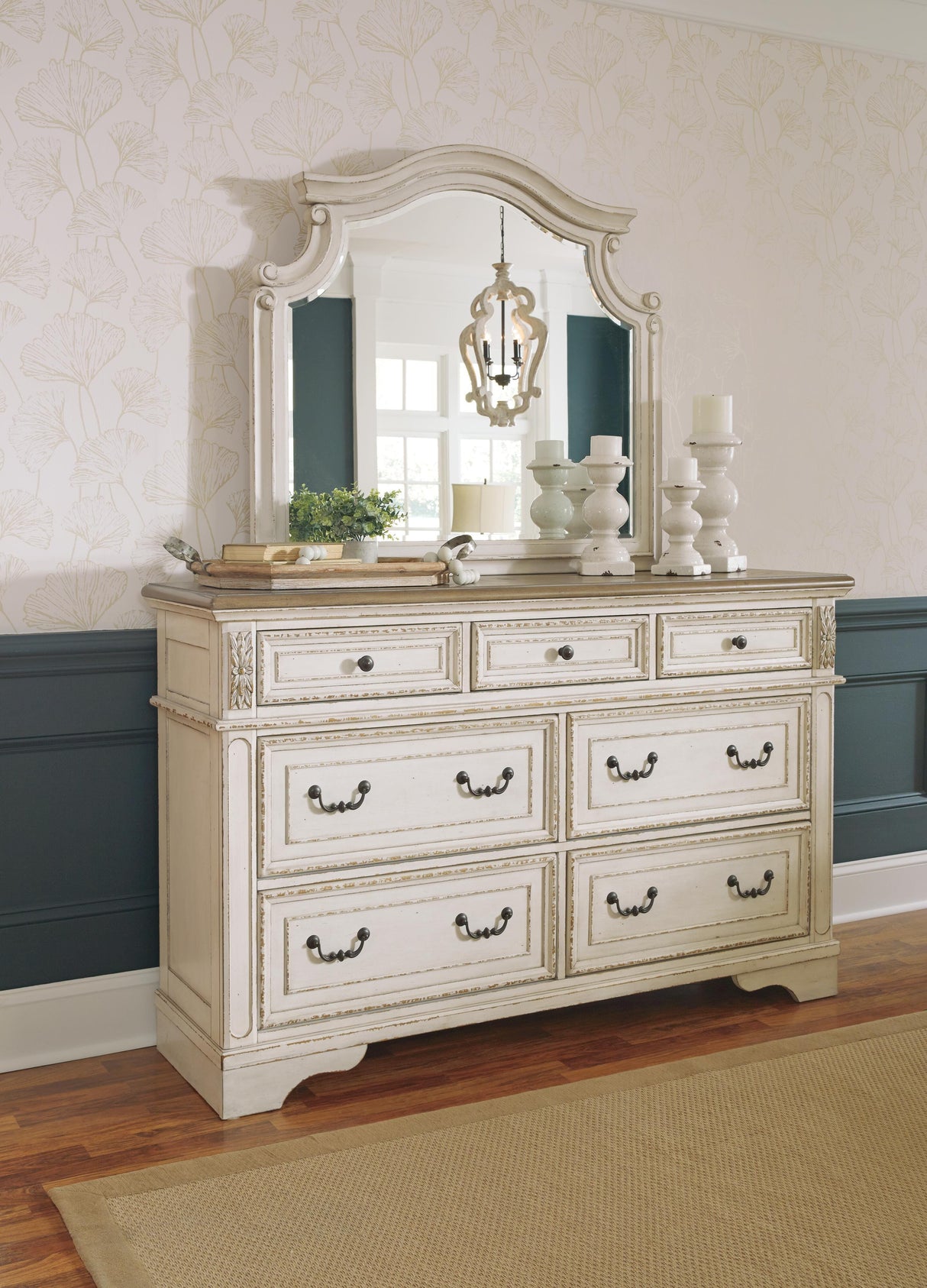 Realyn King Panel Bed, Dresser, Mirror and Nightstand