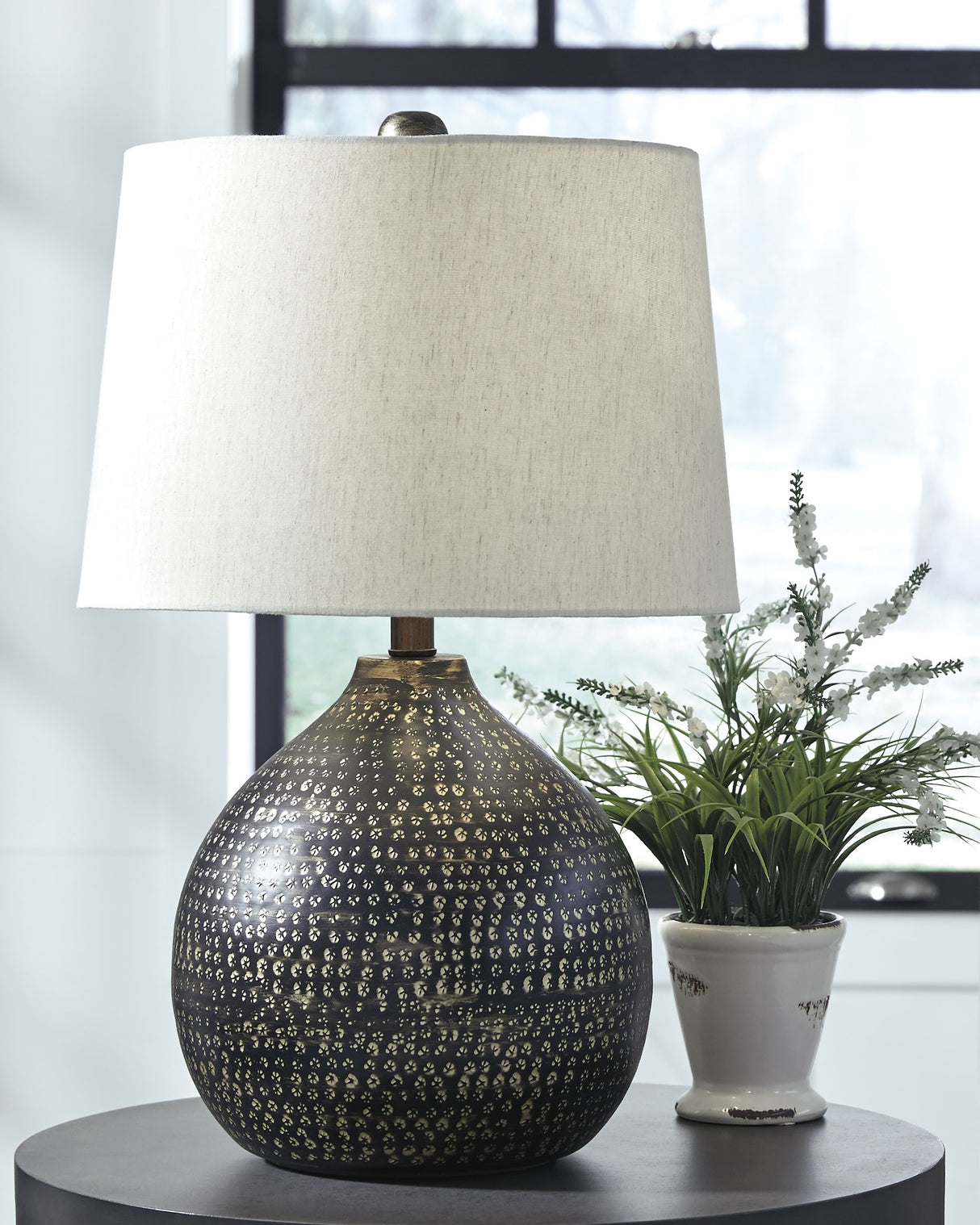 Nashville Furniture Outlets - Ashley Furniture - Maire Lighting - Table Lamp (Set of 2) / Black/Gold Finish - L207294X2