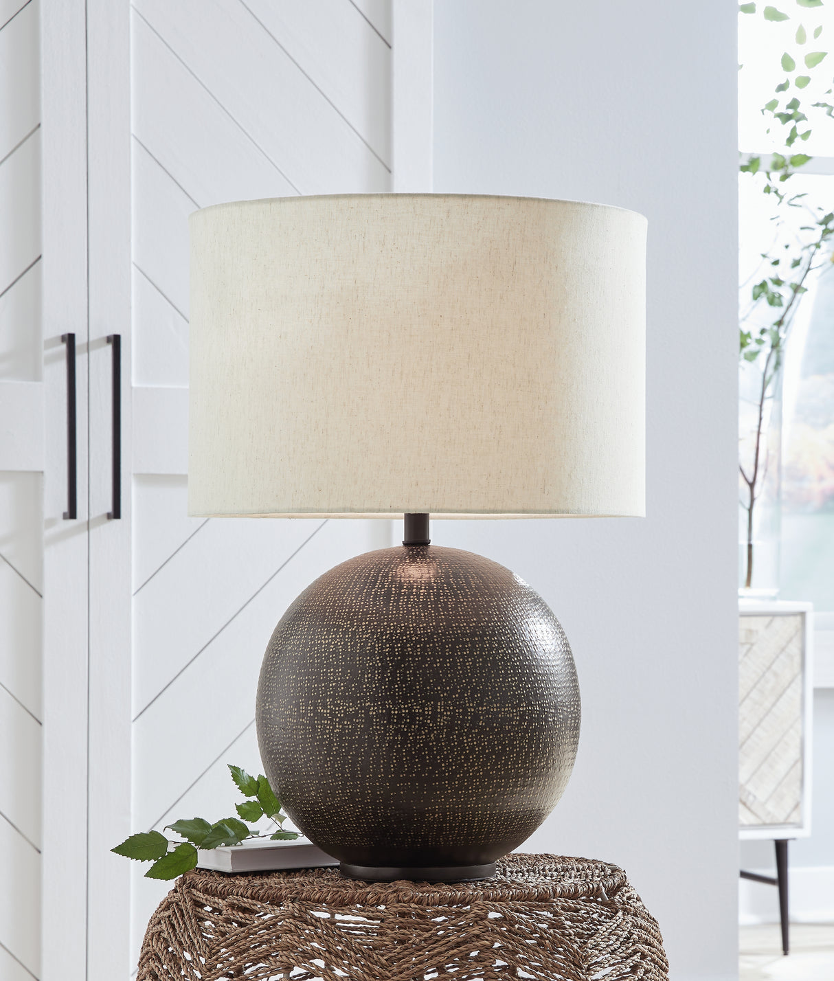 Nashville Furniture Outlets - Ashley Furniture - Hambell Lighting - Table Lamp (Set of 2) / Black/Gold Finish - L207434X2