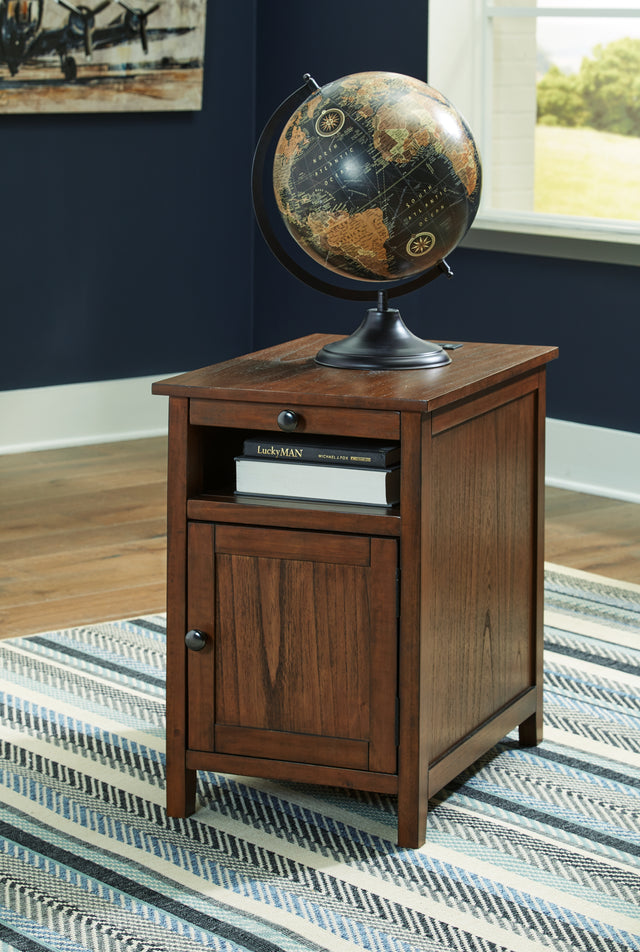 Nashville Furniture Outlets - Ashley Furniture - Treytown Chairside End Table - Chair Side End Table / Black - T300-617